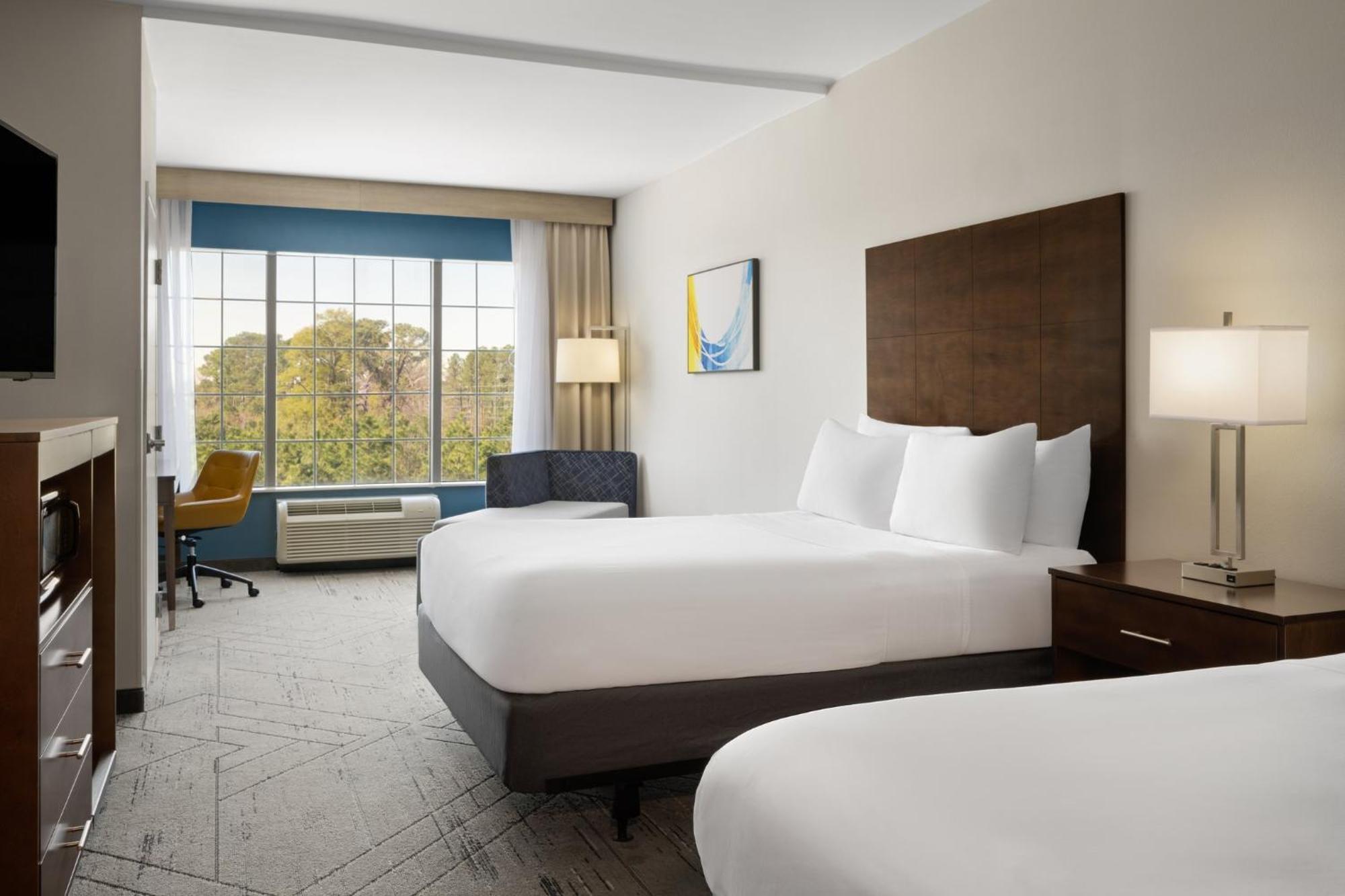 Express & By Ihg 4*